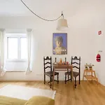 Maria Do Bairro Apartment With Balcony And Elevator