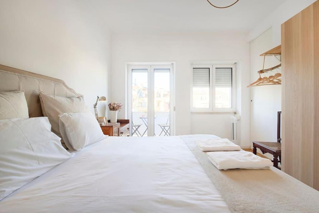 Apartment Maria Do Bairro With Balcony And Elevator Lisbon