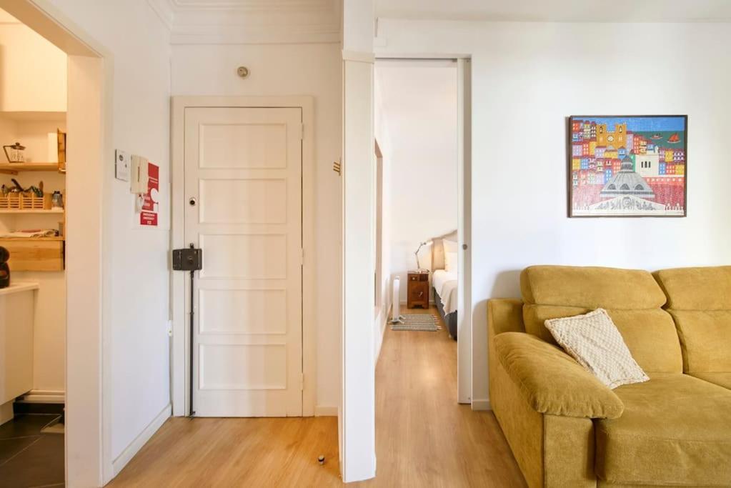 Maria Do Bairro With Balcony And Elevator Apartment *