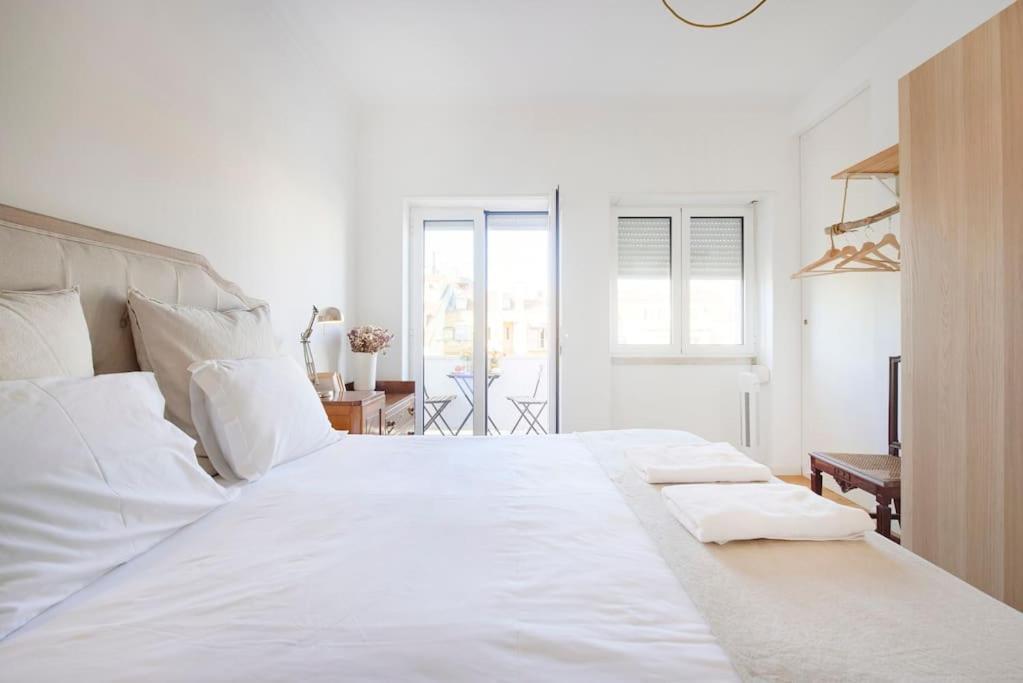 Apartment Maria Do Bairro With Balcony And Elevator Lisbon