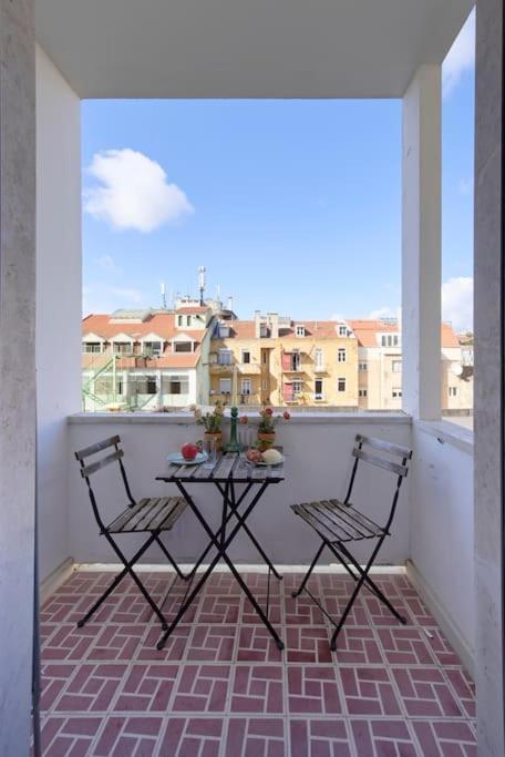 Maria Do Bairro With Balcony And Elevator * Lisbon