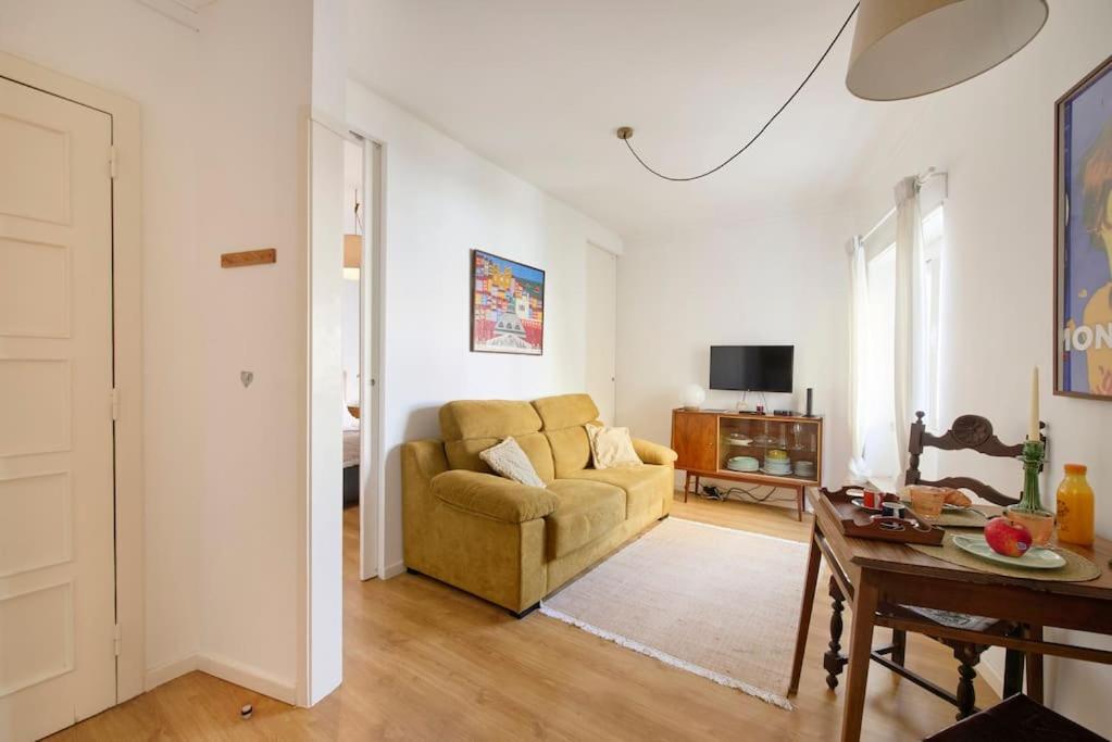 Maria Do Bairro With Balcony And Elevator Apartment *