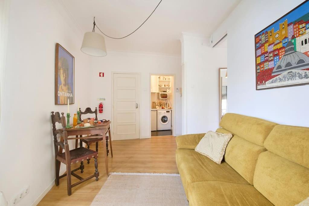 Maria Do Bairro With Balcony And Elevator Apartment Lisbon